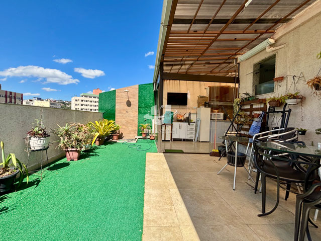 Cobertura com chuveirão