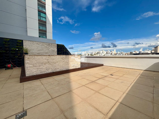 Área externa com piscina