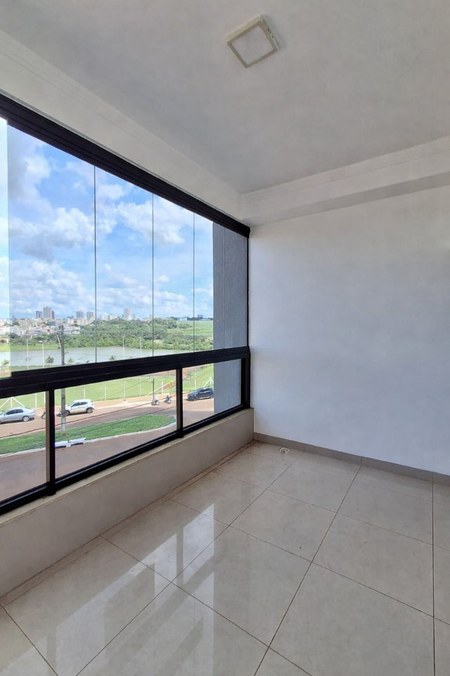 Sacada com vista pro lago