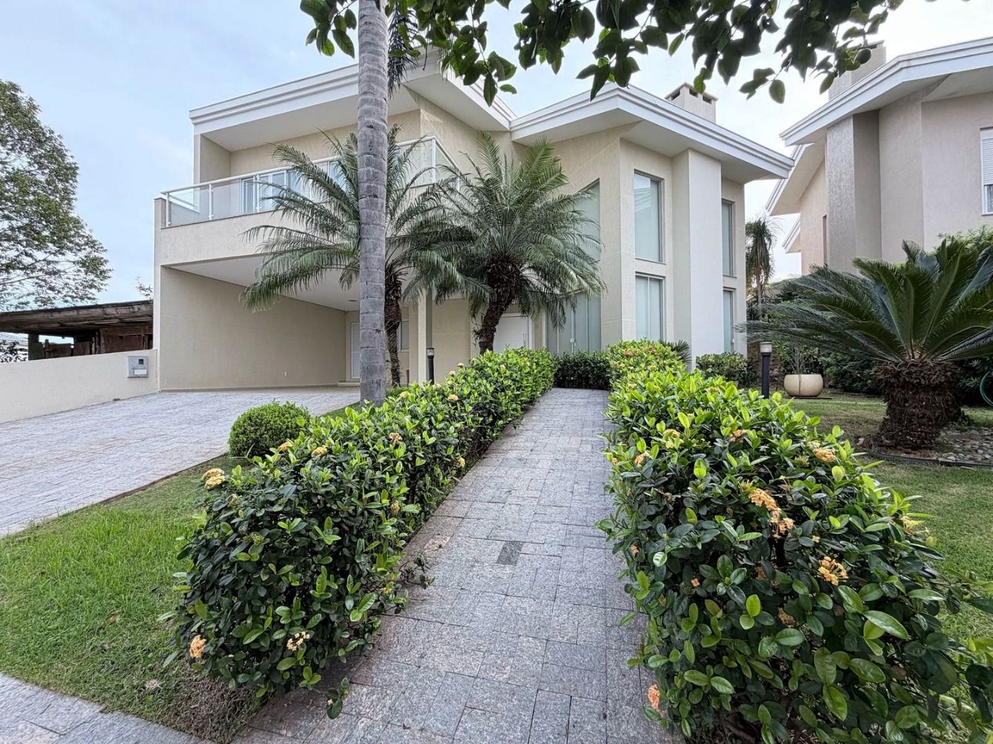 Sobrado com 3 dormitórios à venda, 464 m² por R$ 3.500.000 - Condominio Residencial Lago dos Cisnes - Foz do Iguaçu/PR